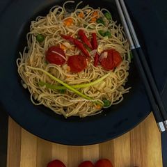 A picture of Egg noodles with vegetables.