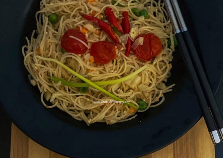 Egg noodles with vegetables