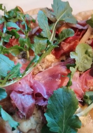 A picture of Prosciutto, Pear and Gorgonzola Pizza.