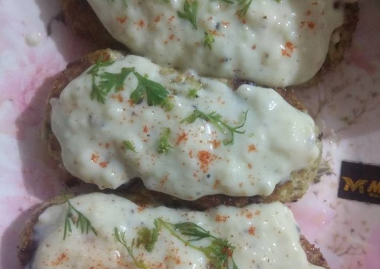 Recipe of Favorite Phate doodh ka chatpate sheekh with white cheese sauce