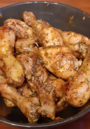 O poză a rețetei Aripioare și ciocănele de pui la cuptor cu sos barbeque.