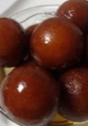 A picture of Gulab Jamun.