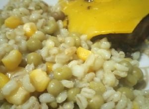 Una foto de Cebada perlada y hamburguesas de hongos y lentejas (vegano)