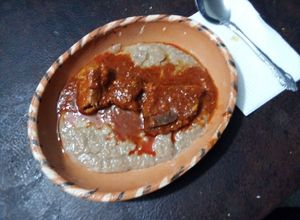 Una foto de Costilla al guajillo y pulque mamá Chole. Jalisco