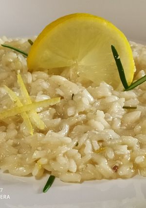 Foto di Risotto al limone 🍋 e aghetti di rosmarino