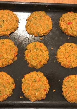 Una foto de Hamburguesas de brócoli, zanahoria y Morrón 🥕🥦