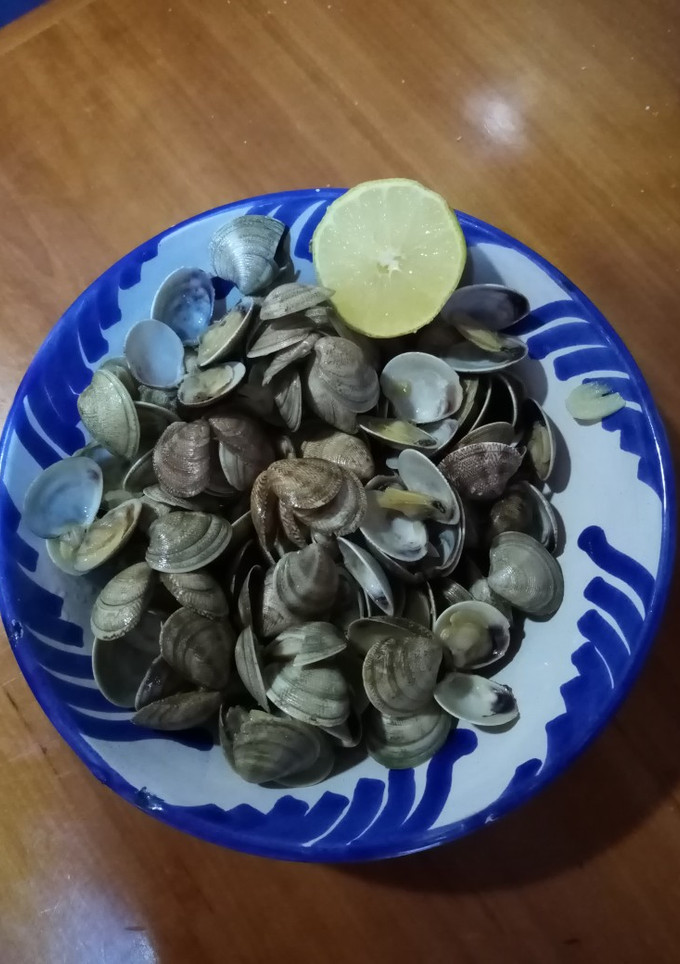 Una foto de Almejas al ajillo
