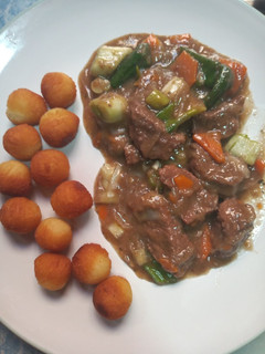 Una foto de Carne en su salsa
