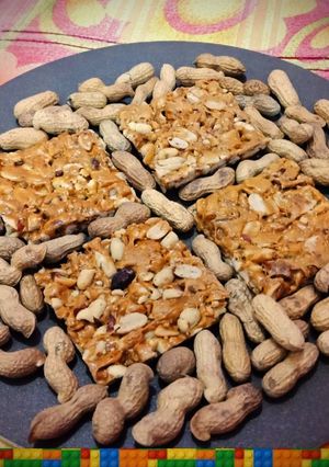A picture of Peanut gurr chakki.