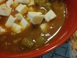 Nopales con queso en salsa roja