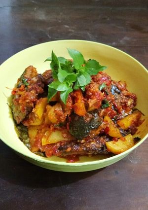 Foto resep Sambal Balado Kemangi dengan Ikan Asap & kentang