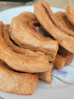 A picture of Lechon Kawali by Chillasianvlog.