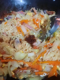 什錦炒泡麵🥕🧅🥚🥓🍜 的食譜成品照片