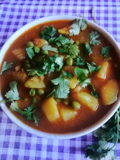 आलू मटर की सब्जी (Aloo Matar ki sabzi recipe in Hindi) रेसिपी मुख्य फोटो