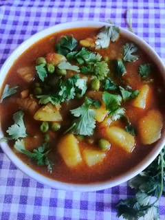 आलू मटर की सब्जी (Aloo Matar ki sabzi recipe in Hindi) रेसिपी मुख्य फोटो