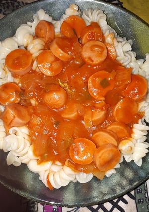 Una foto de Fusiles con salsa de salchichas