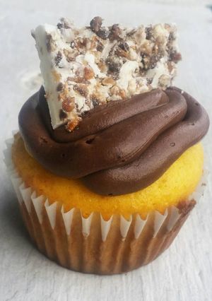 A picture of Boston Creme Poke Cupcakes 🍰.