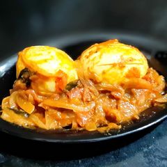 A picture of Egg curry.