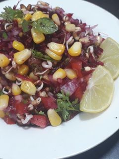 कॉर्न स्प्राउट्स सलाद (Corn Sprouts Salad recipe in hindi) रेसिपी मुख्य फोटो