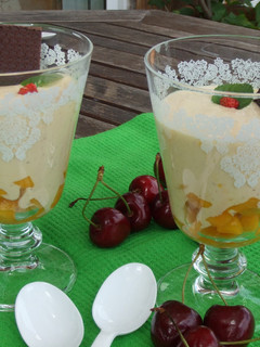 Una foto de Copas de mango con chocolate aptos para dieta