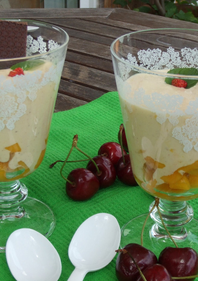 Una foto de Copas de mango con chocolate aptos para dieta