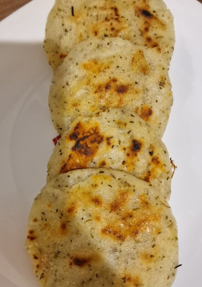 Una foto de Mini arepas de queso - con toque a hierbas