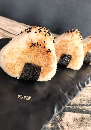 صورة لوصفة أرز بالتونة 🍙 Onigiri