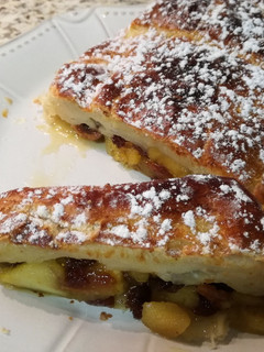 Una foto de Strudel de manzana, higos y pasas