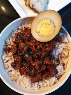 Foto resep Taiwanese Braised Pork Belly Rice (台灣滷肉飯)