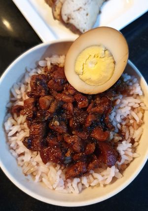 Foto resep Taiwanese Braised Pork Belly Rice (台灣滷肉飯)