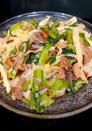 Hình của món Bánh đa Quỳnh Côi xào vetula.
