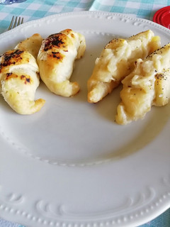 Foto di CORNETTI SALATI CON PASTA SFOGLIA (cornetti cacio e pepe)