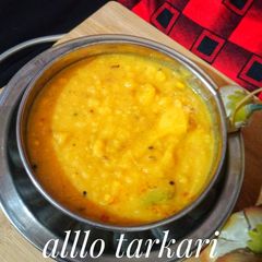 A picture of Aloo tarkari.