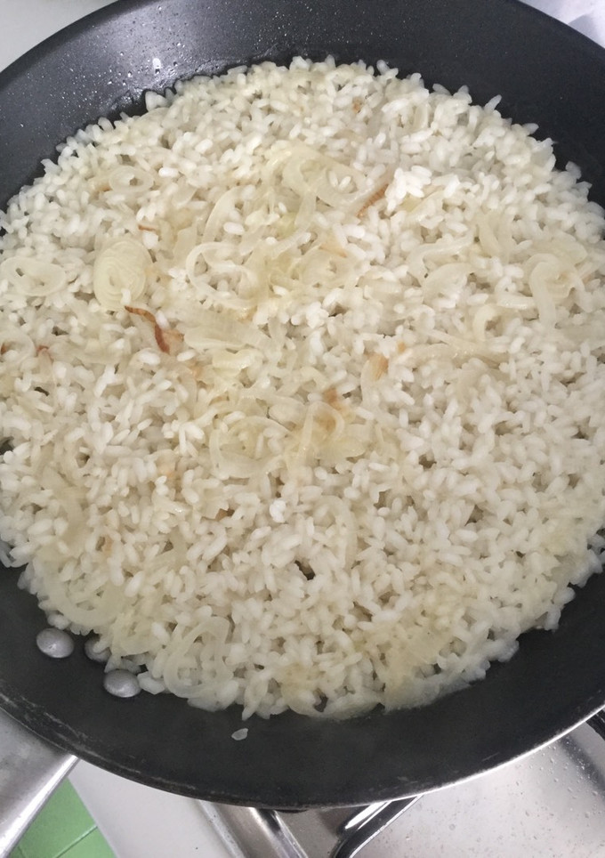 Una foto de Arroz con cebolla (a la cubana)