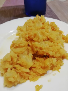 Una foto de Coliflor con patata y pimentón