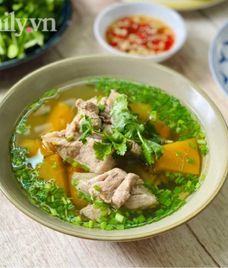 canh bí đỏ hầm xương