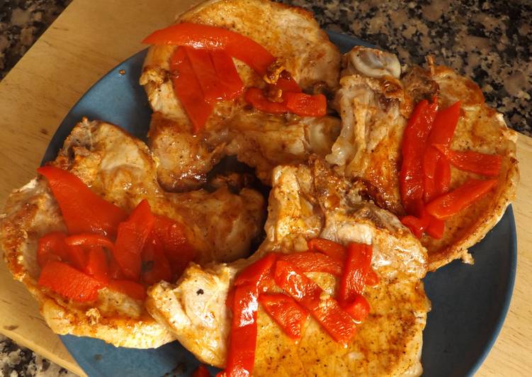 Chuletas de cerdo con pimiento rojo