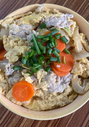 รูปของ ด้งหมูนุ่มราดไข่