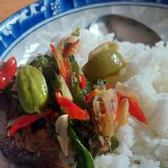A picture of Ikan sepat tumis cabe pete.