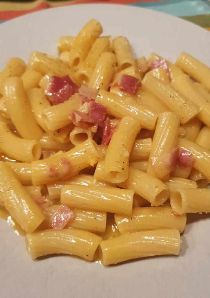 Una foto de Rigatoni a la carbonara🍝