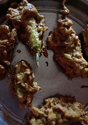 A picture of Mirch ke pakoda.