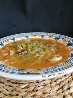 Una foto de Sopa de setas y espárragos