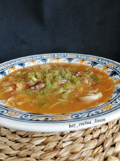Una foto de Sopa de setas y espárragos
