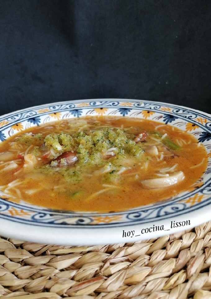 Una foto de Sopa de setas y espárragos