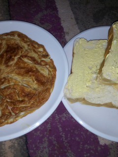 A picture of Fried egg and butter bread.