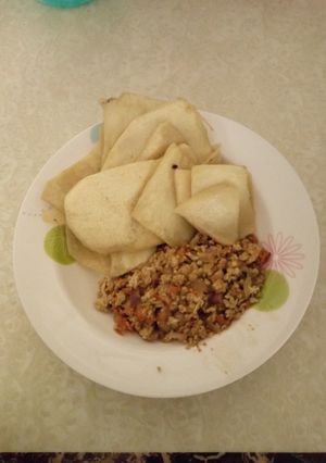 A picture of Fried yam and egg souce.