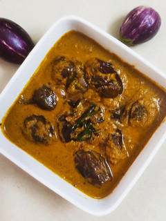 எண்ணெய் கத்தரிக்காய் குழம்பு (Oil fried brinjal Gravy) (Ennei kathirikkai kulambu recipe in tamil) செய்முறை முக்கிய புகைப்படம்