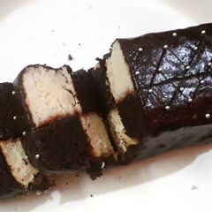 A picture of Almond bettenber cake.