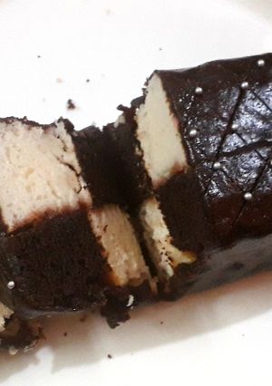 A picture of Almond bettenber cake.