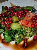Ensalada de brotes y canónigos con uvas y granada
